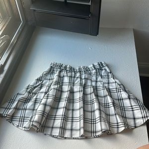Garage size 2 white and black plaid